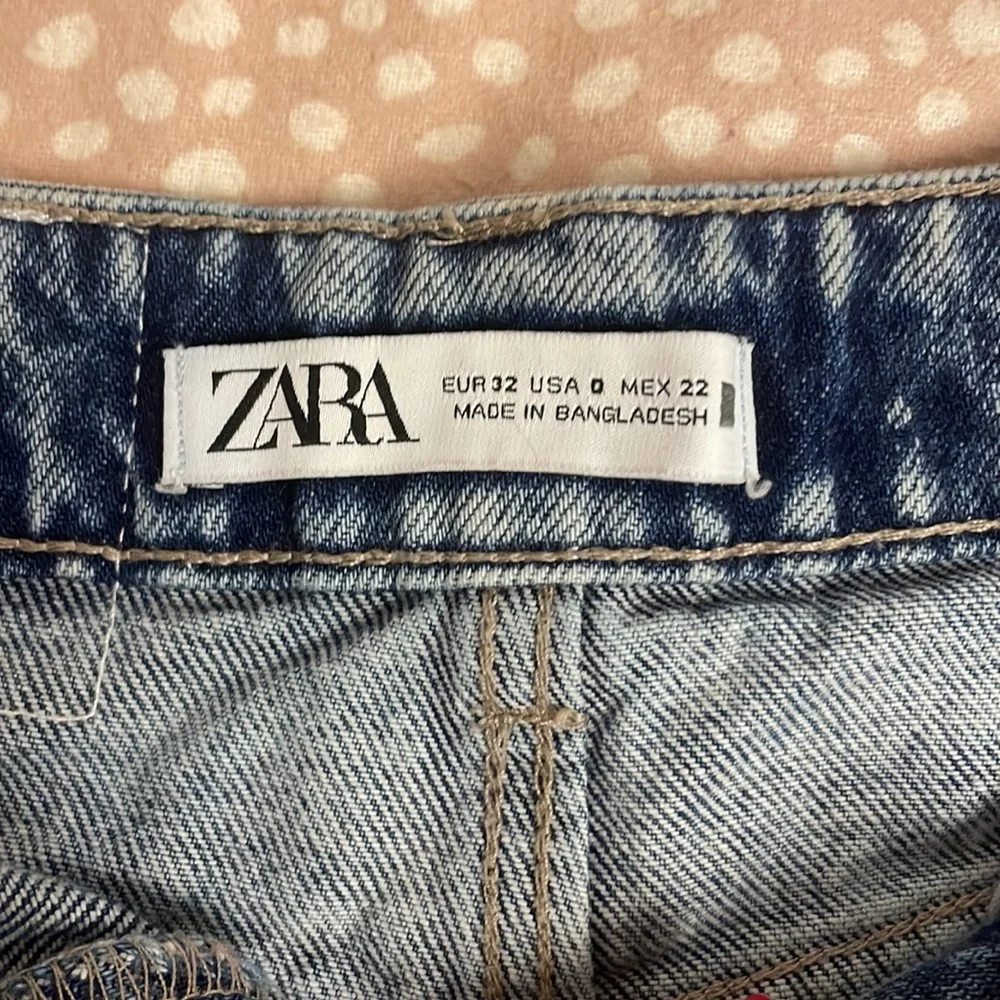 Zara high waisted denim shorts - Picture 3 of 4